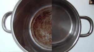 Кастрюля из нержавейки после очистки будет как новая.