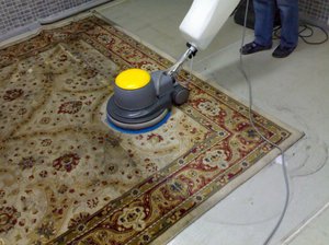 Пароочиститель - современное решение для чистки ковра. 
