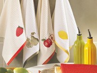 Кухонное полотенце используется очень активно, и не всегда по назначению.