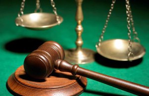 Суд рассмотрит ваши доказательства и, если документы составлены верно, обяжет вашего соседа оплатить ущерб.